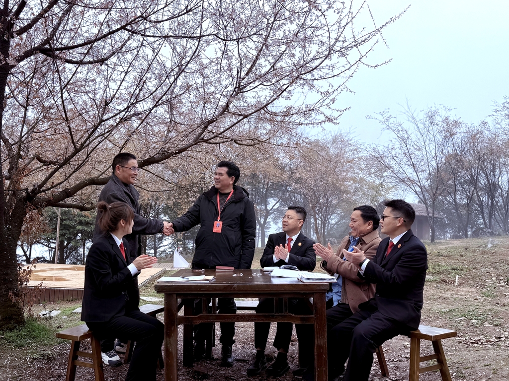 图2  2025年3月18日，调解团队第三次来到云龟山，深入了解景区运行现状。