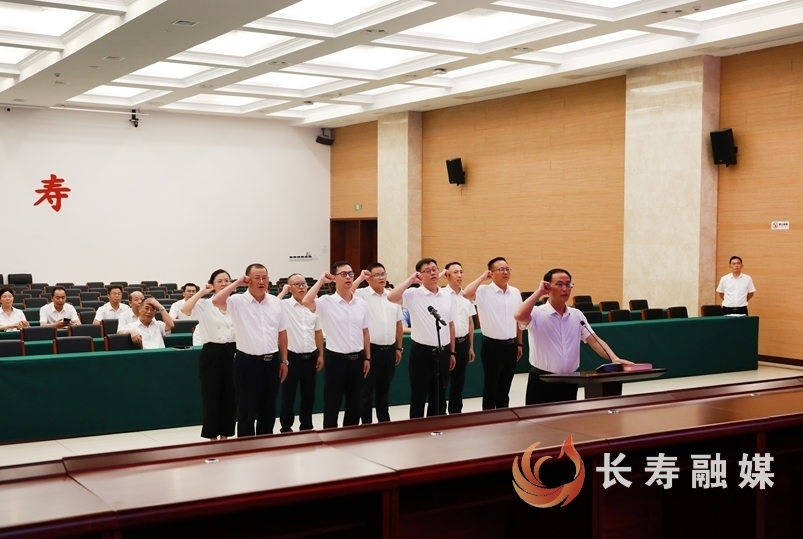 区十九届人大常委会第28次会议召开2